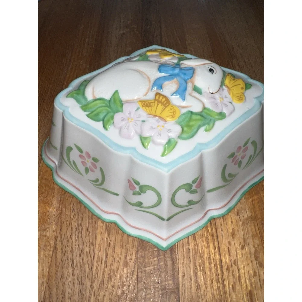 1986 Le Cordon Bleu Porcelain Jello Mold‎ Franklin Mint Lamb / Sheep Butterflies